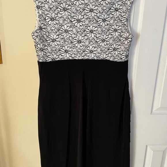 Classy Knee Length Dress from Business to Wedding. - Picture 7 of 10